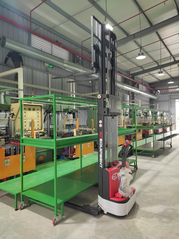 Xe nâng stacker chân rộng ES12-25DM