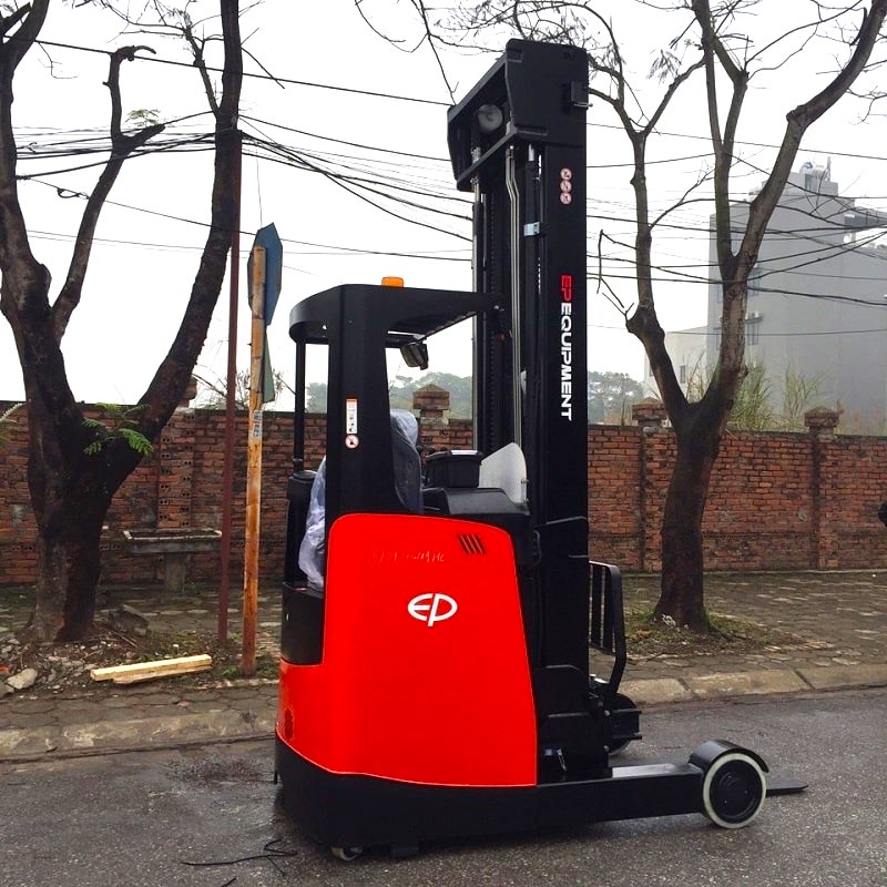 Xe nâng điện CQD20RV 2 tấn - Ngồi lái Reach truck
