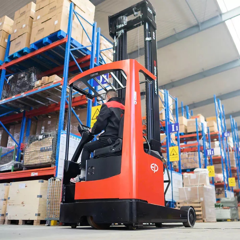 Xe Nâng Reach Truck