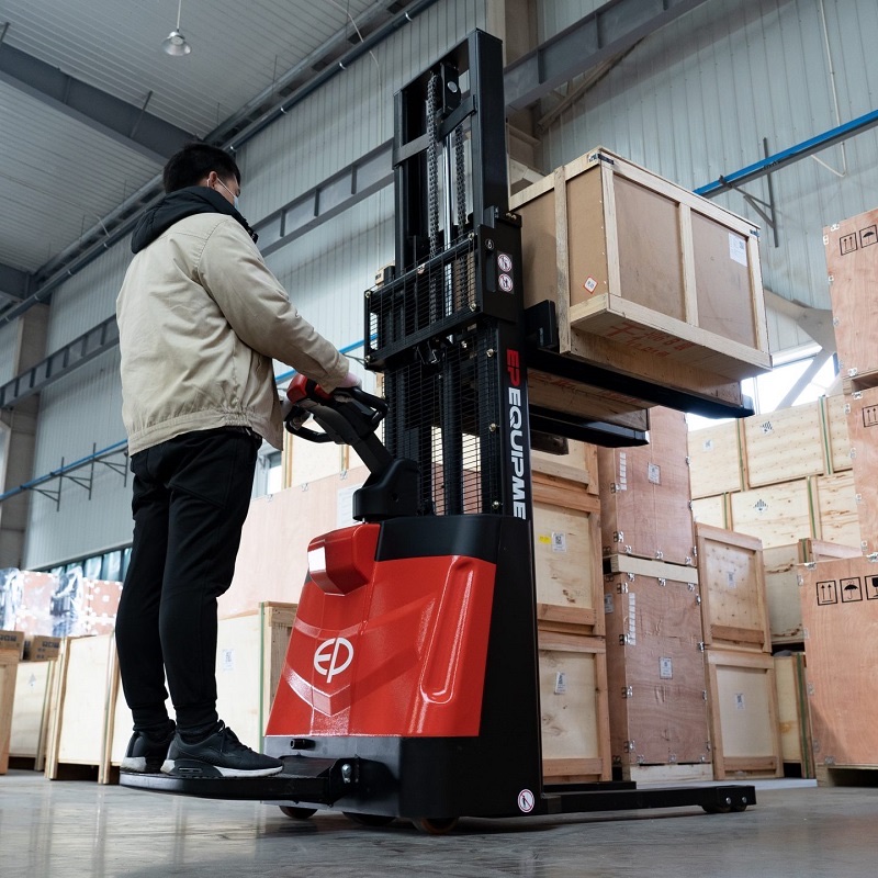Xe nâng điện stacker ESR151