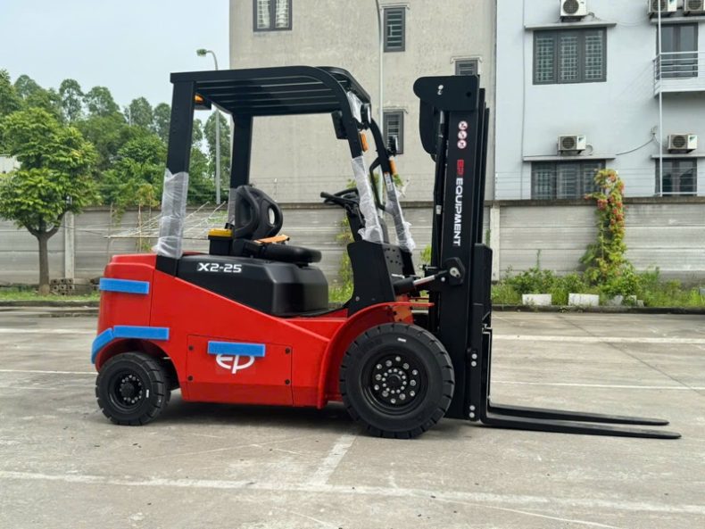 Xe nâng điện ngồi lái EFX2-251