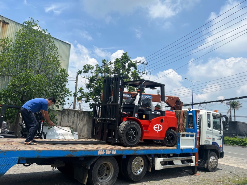 Xe nâng dầu ngồi lái CPCD45T8