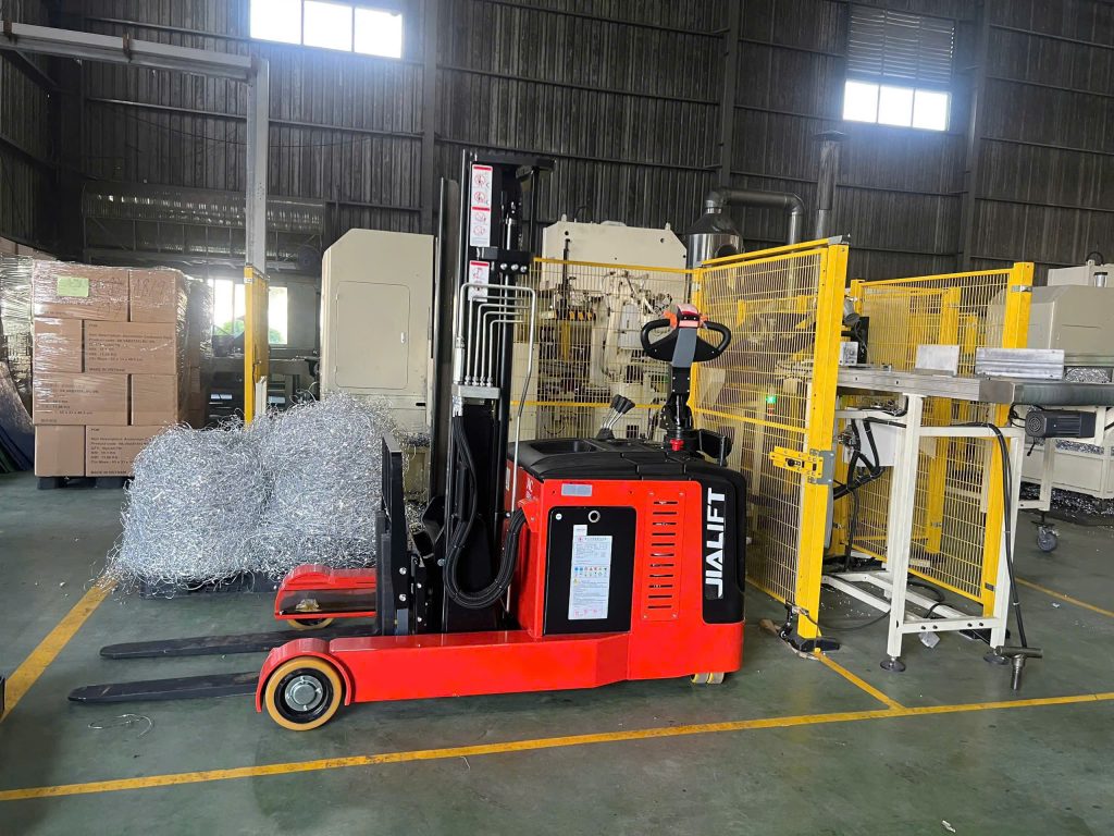 XE NÂNG ĐIỆN REACH TRUCK 2 TẤN Q2030GA