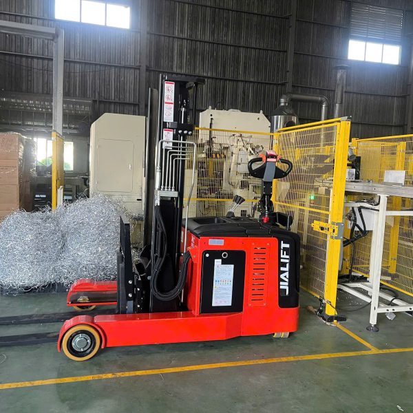 XE NÂNG ĐIỆN REACH TRUCK 2 TẤN Q2030GA
