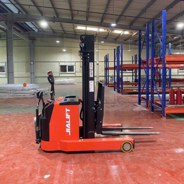 XE NÂNG ĐIỆN REACH TRUCK 1.5 TẤN Q1530D
