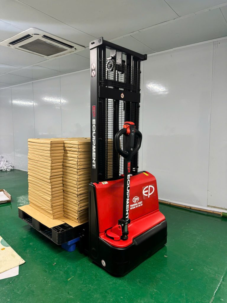 Xe nâng điện Stacker dắt lái DS3 1.5 tấn -chính hãng